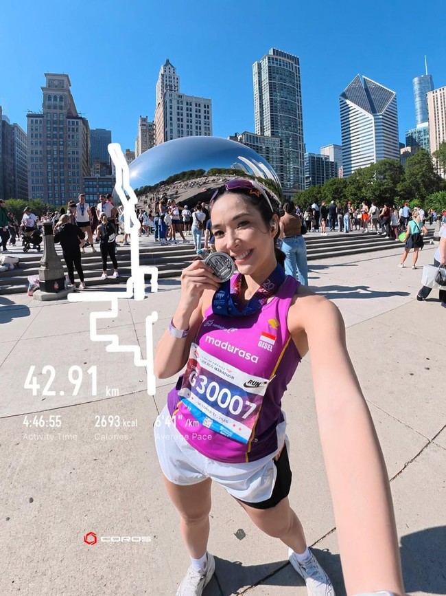 Finish Strong! Gisel Full Marathon 4 jam 46 menit di Chicago