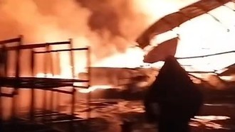 Gudang Paralon di Tangerang Terbakar, Damkar Terkendala Akses Air