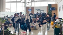 7 Penerbangan di Bandara Makassar Batal gegara Asap Karhutla