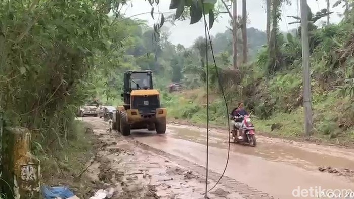 Kondisi bencana di Kabupaten Pesisir Selatan (Jeka Kampai/detikSumut)