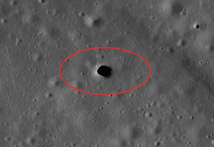 Lubang di bulan