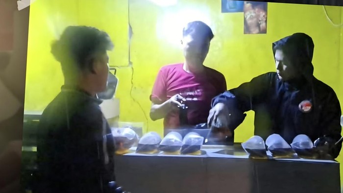 Miras disita dari warung kelontong di Bogor.
