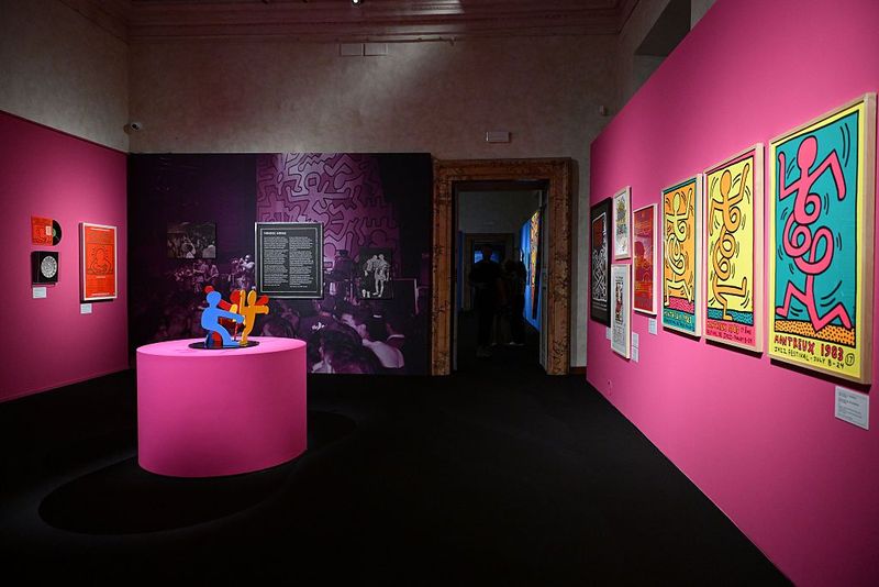 Pameran Karya Keith Haring Some people admiring the artworks by the American artist on display in the exhibition Keith Haring, inaugurated at Palazzo Braschi at the Museum of Rome (Italy), October 5th, 2026 (Photo by Marilla Sicilia/Archivio Marilla Sicilia/Mondadori Portfolio via Getty Images)