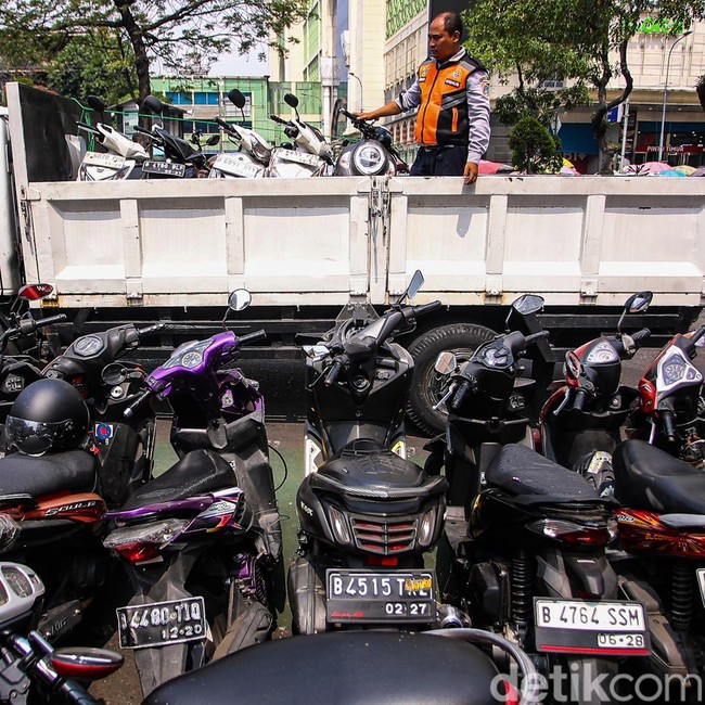 Parkir Liar di Tanah Abang Ditertibkan, Belasan Motor Diangkut