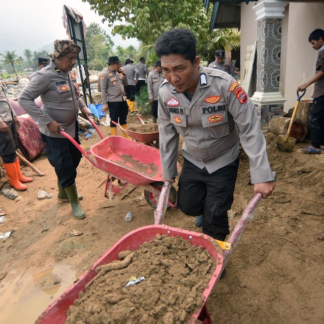 Potret Pemulihan Padang Usai Diterjang Banjir Bandang