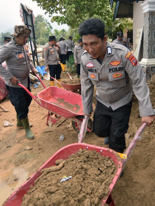 Potret Pemulihan Padang Usai Diterjang Banjir Bandang