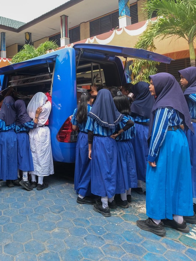 Perpustakaan Keliling Hadir Kembali Sambangi Sekolah di Kendari