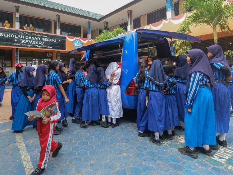 Perpustakaan Keliling Hadir Kembali Sambangi Sekolah di Kendari