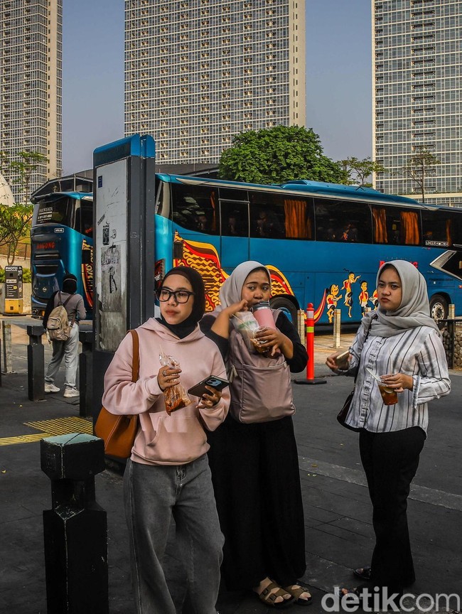 Potret Cikini: Saat Pedagang dan Warga Berbagi Ruang di Jalanan