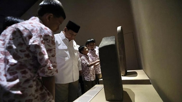 Prabowo jelajahi Museum Nasional bareng anak-anak sekolah