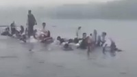 Detik-detik 37 Pelajar Selamat Usai Sampan Terbalik di Perairan Mentawai