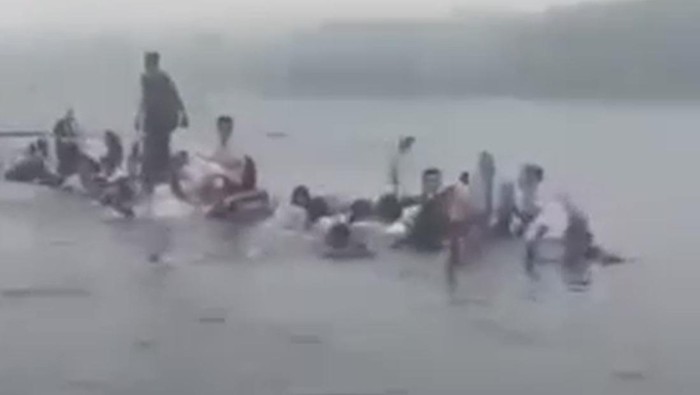 ScreenshotSampai bawa rombongan pelajar terbalik di Selat Sikakap, Kepulauan Mentawai, Sumbar. (Istimewa)
