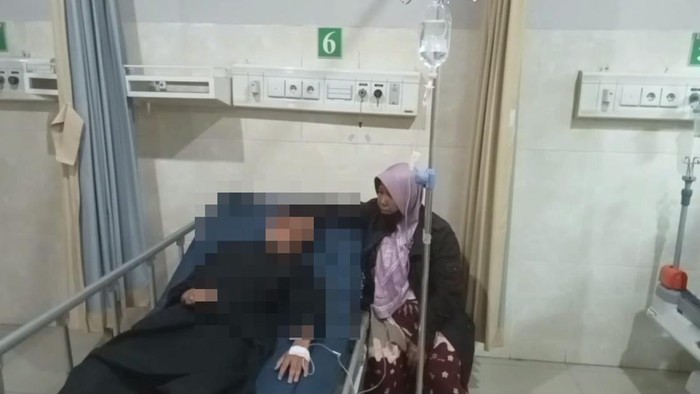 Santri di Muaro Jambi, Jambi, dirawat usai diduga mengalami dugaan penganiayaan oleh guru