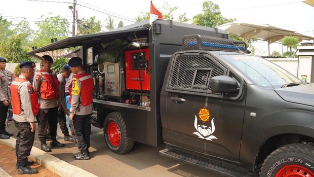 Satbrimob Polda Metro Jaya menggelar apel kesiapsiagaan personel dan sarana SAR untuk mengantisipasi potensi bencana, khususnya banjir pada musim hujan. (dok Ist)