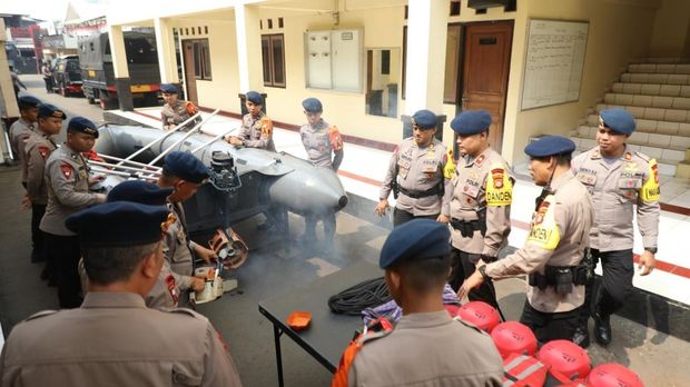 Satbrimob Polda Metro Jaya menggelar apel kesiapsiagaan personel dan sarana SAR untuk mengantisipasi potensi bencana, khususnya banjir pada musim hujan. (dok Ist)