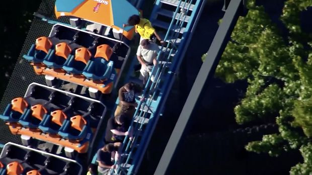 Satu orang tewas dan sejumlah lainnya mengalami luka-luka dalam insiden roller coaster di Georgia, Amerika Serikat (AS), pada Senin (12/10/2026). (Tangkapan Layar Video Reuters/ABC AFFILIATE WSB-TV)