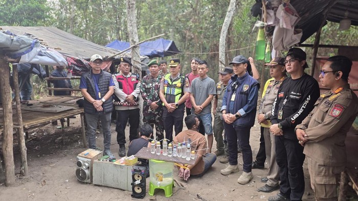 Suasana saat penggerebekan sarang narkoba di Banyuasin