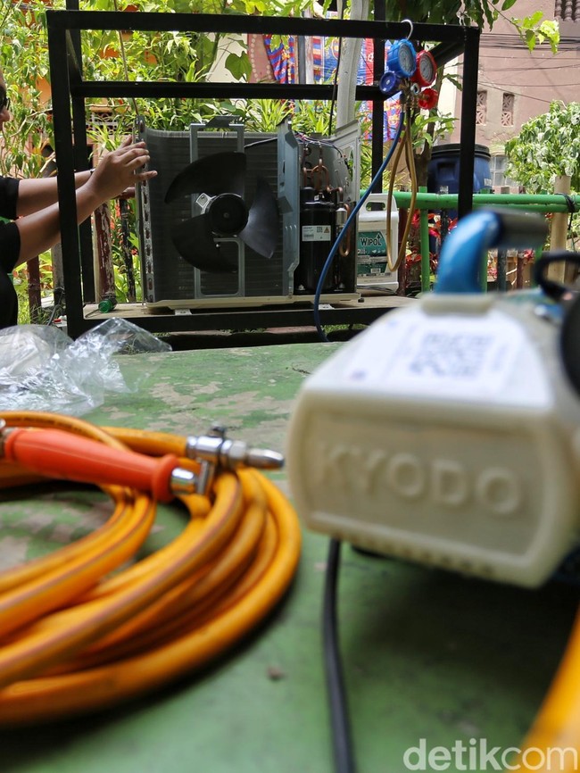Tekan Pengangguran, Warga Galur Dibekali Keterampilan Servis AC