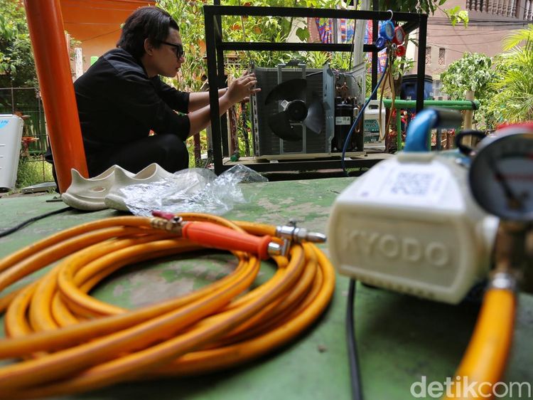 Tekan Pengangguran, Warga Galur Dibekali Keterampilan Servis AC