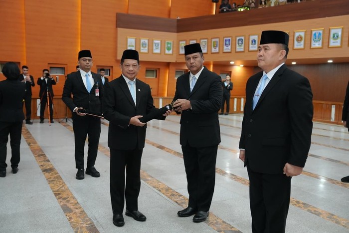 Tito Lantik Pejabat Eselon I dan Stafsus, Tekankan Pentingnya Loyalitas