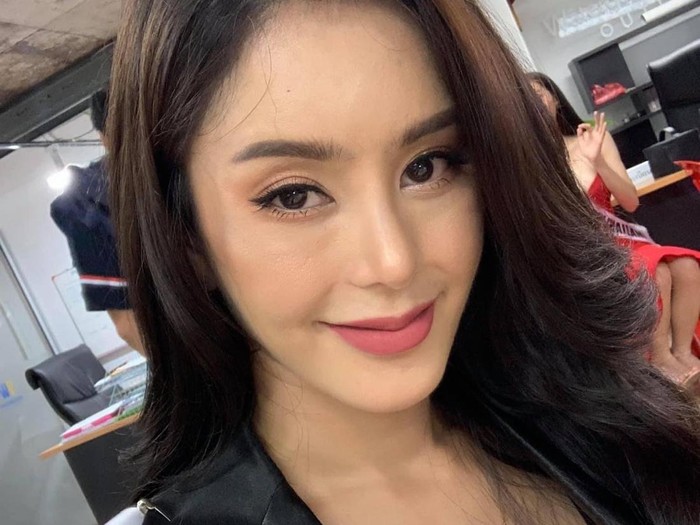 Perjalanan Mengejutkan Mantan Ratu Kecantikan Transgender Thailand yang Pilih Kembali Berpenampilan Maskulin (2)