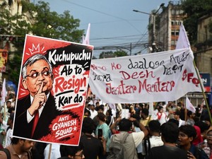 2 Pemimpin Partai Kecoak Dijebloskan ke Penjara