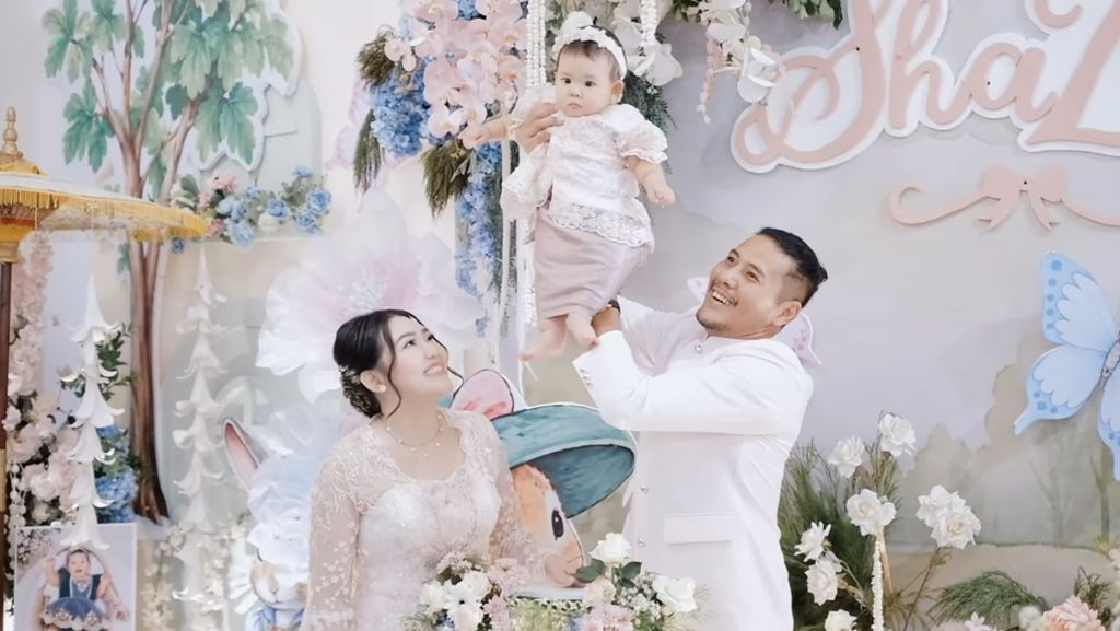 Momen Via Vallen Gelar Tedak Siten Shazza