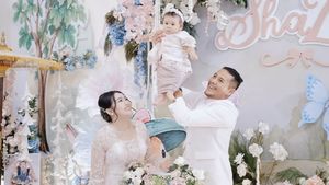 Momen Via Vallen Gelar Tedak Siten Shazza