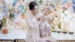 Momen Via Vallen Gelar Tedak Siten Shazza