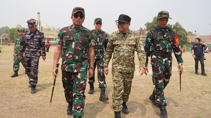 Wakil Bupati Gowa Darmawangsyah Muin mengapresiasi TMMD ke-130 yang berfokus pada pembangunan jalan dan penyediaan sarana air bersih di Gowa. Dokumen Istimewa
