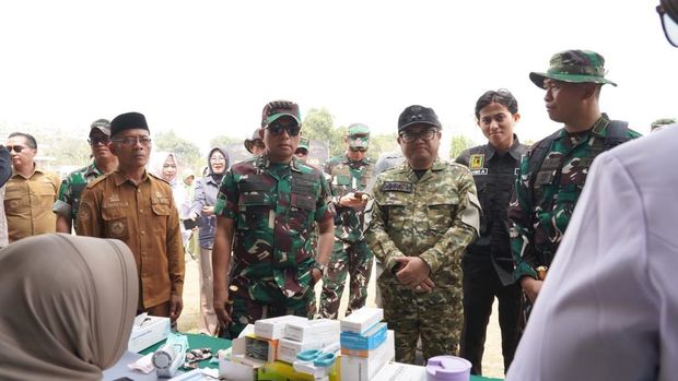 Wakil Bupati Gowa Darmawangsyah Muin mengapresiasi TMMD ke-130 yang berfokus pada pembangunan jalan dan penyediaan sarana air bersih di Gowa. Dokumen Istimewa Wakil Bupati Gowa Darmawangsyah Muin mengapresiasi TMMD ke-130 yang berfokus pada pembangunan jalan dan penyediaan sarana air bersih di Gowa. Dokumen Istimewa
