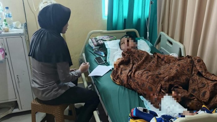 Wanita asal Lampung yang dibakar suaminya sedang menjalani perawatan di rumah sakit