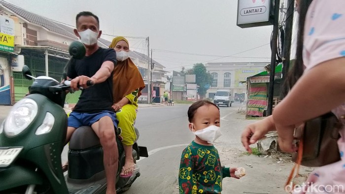 Warga Palembang mengeluhkan asap akibat karhutla