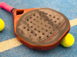 Banyak Dikeluhkan saat Sewa Raket Padel, Kenapa Gripnya Sering Bau?