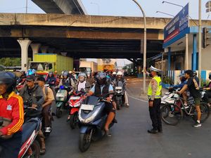 Ada Truk Mogok di Cakung, Jl Raya Bekasi Arah Pulo Gadung Macet