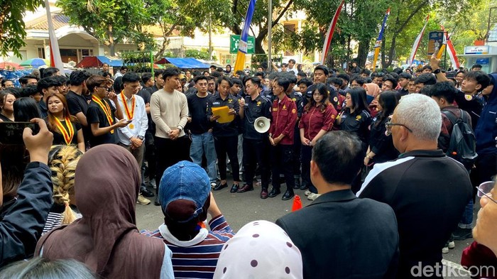Aksi demonstrasi mahasiswa FH Unpad tolak oknum dosen cabul.