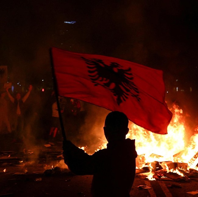 Aksi Protes Mahasiswa Guncang Ibu Kota Albania