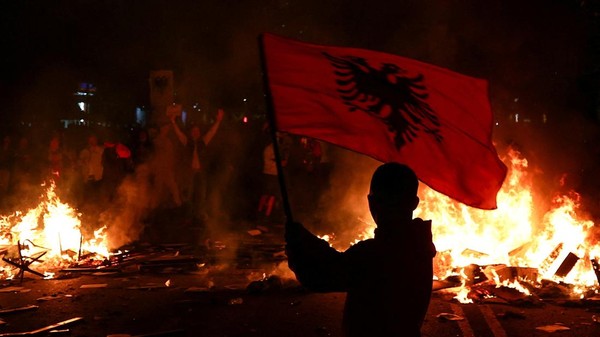 Aksi Protes Mahasiswa Guncang Ibu Kota Albania