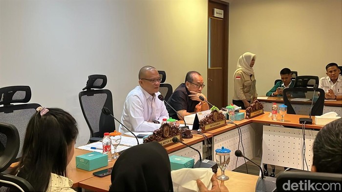 Anggota Komisi A DPRD Sumut Berkat Laoli saat memimpin RDP. (Foto: Finta Rahyuni/detikSumut)
