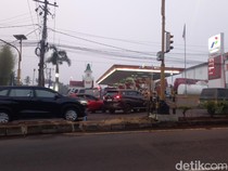 Pertalite Habis, Antrean BBM Subsidi di SPBU Manado Bikin Macet