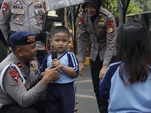 Sambut Bocah PAUD, Brimob Polda Metro Kenalkan Polisi Sahabat Anak