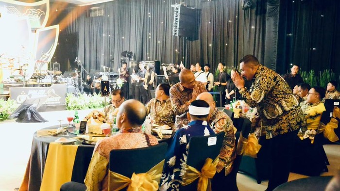 Bupati Bogor Rudy Susmanto saat menghadiri acara pisah sambut dari Irjen Pipit Rismanto kepada Irjen Hengki di Bandung Convention Center, Selasa malam (13/10/2026).