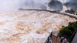 Debit Air Melonjak Ekstrem, Jalur Wisata Air Terjun Iguazu Ditutup