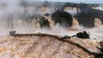 Debit Air Melonjak Ekstrem, Jalur Wisata Air Terjun Iguazu Ditutup