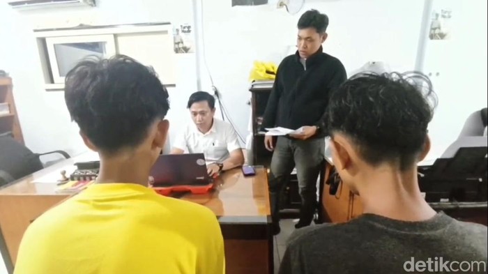 Dua remaja di Makassar ditangkap diduga danai tawuran.