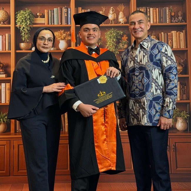 Ferdy Hasan Terharu Fasha yang Berkebutuhan Khusus Jadi Sarjana