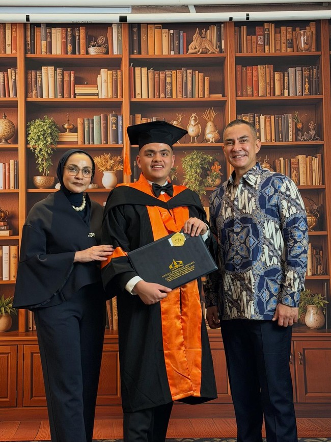Ferdy Hasan Terharu Fasha yang Berkebutuhan Khusus Jadi Sarjana