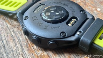 Tampak informasi bahwa Garmin Forerunner 170 Music ini buatan Taiwan yang sebelumnya diproduksi di China. Foto: Agus Tri Haryanto/detikINET