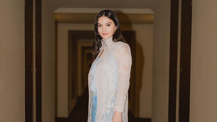 Dinamika Pesohor Negeri: Langkah Pamit Raline Shah dari Kementerian dan Sensasi Tiket Konser Syahrini (2)