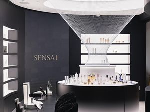 Gerai Terbaru Sensai Beauty di Plaza Indonesia Hadirkan Seni Kaca Bentuk Sutra